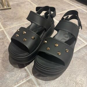 Soho Y Strap Platform Croc Sandals